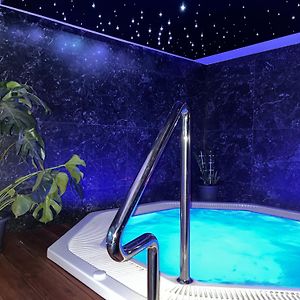 Axel Boutique Jacuzzi & Sauna